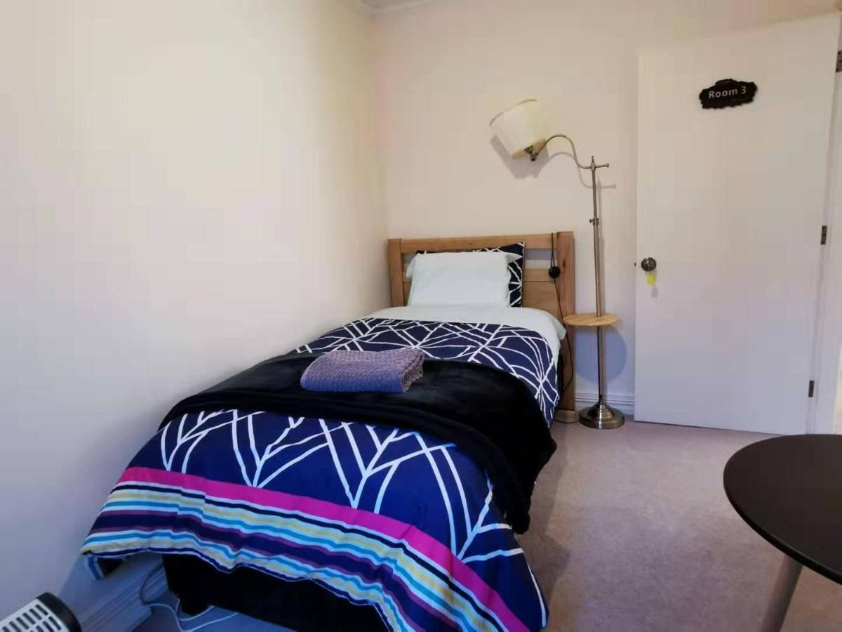Large Private Room In Modern Stylish House Dunedin Bagian luar foto